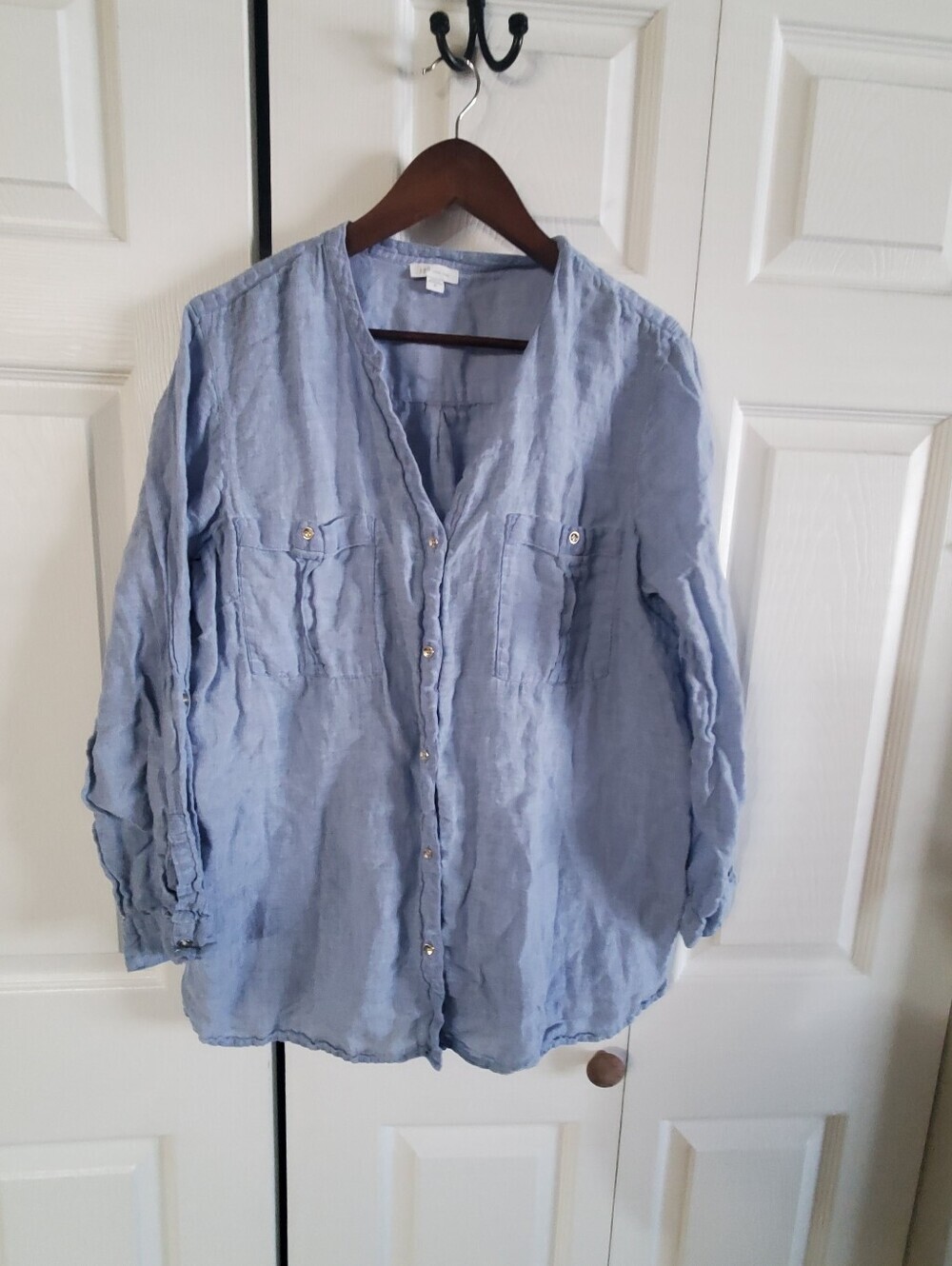 J JILL LOVE LINEN. Long Sleeves. V Beck Light Blue Button Up XL